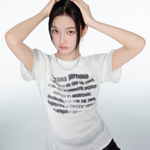 [ILLIT Iroha] [Superdry] ウィメンズ ヴィンテージ レタリング Tシャツ ホワイト