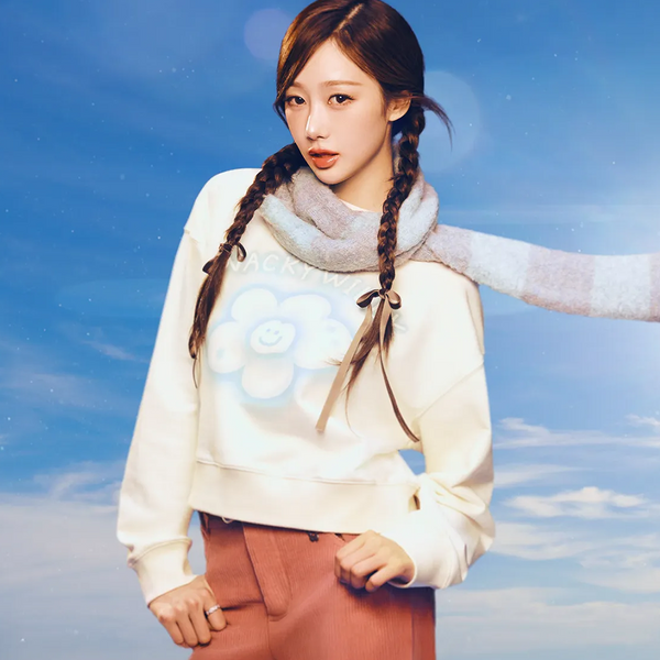 [Wacky Willy x GISELLE] [25FW] Women's Big Lily Graphic Crop Sweatshirt Cream