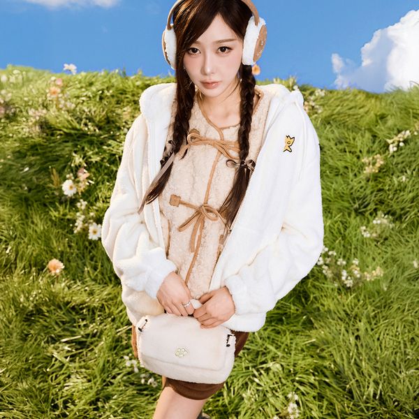 [Wacky Willy x GISELLE] [25FW] Women's Lily Fleece Bag Ivory