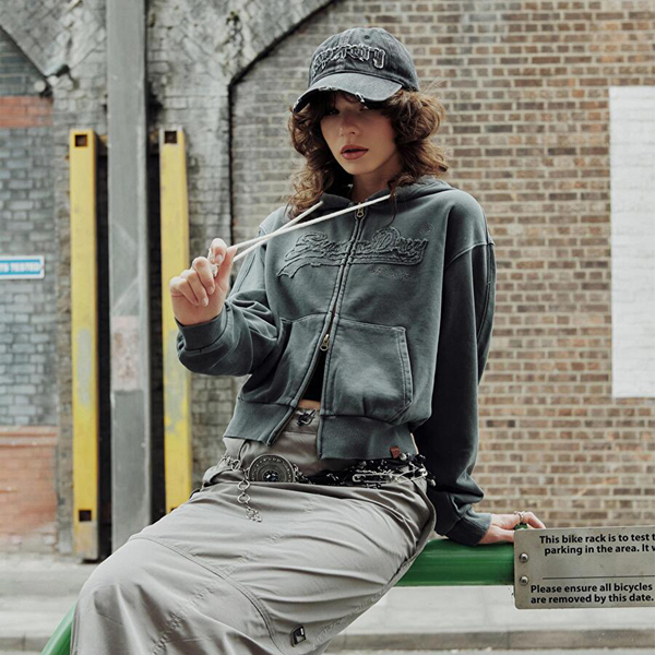 ダイヤ　スカルウィング刺繍 ジップアップフーディ ダイヤ スカルウィング刺繍 ジップアップフーディ ダイヤ スカル