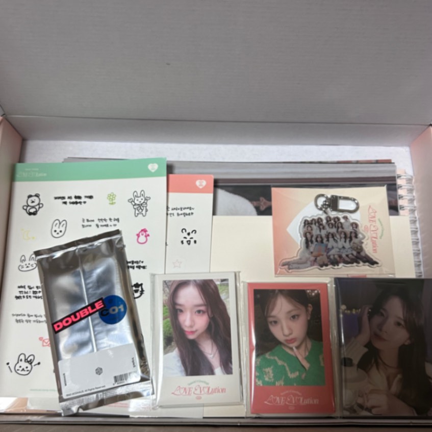 ktown4u.com : tripleS - 2024 Season's Greetings [LOVE EVOLution] +