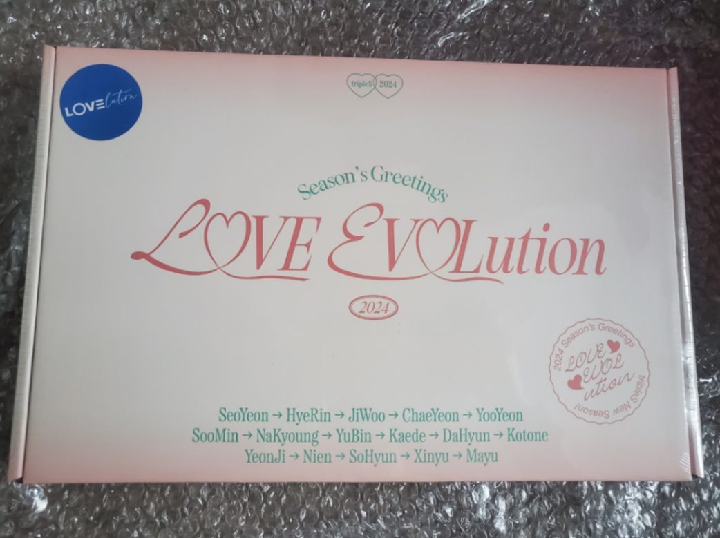 ktown4u.com : tripleS - 2024 Season's Greetings [LOVE EVOLution] +